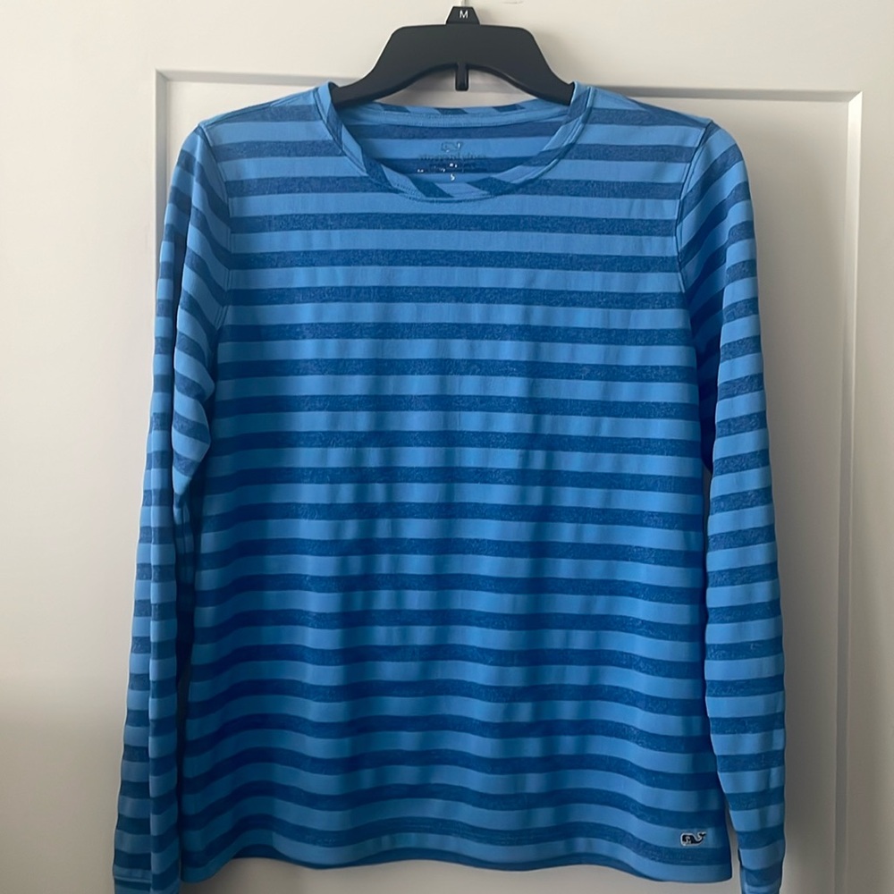 Vineyard Vines ladies size small long sleeve shirt